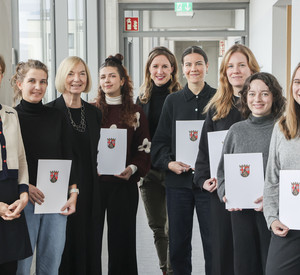 Gruppenfoto von Katharina Heil und den geförderten Teilnehmerinnen des Lehrauftragsprogramms